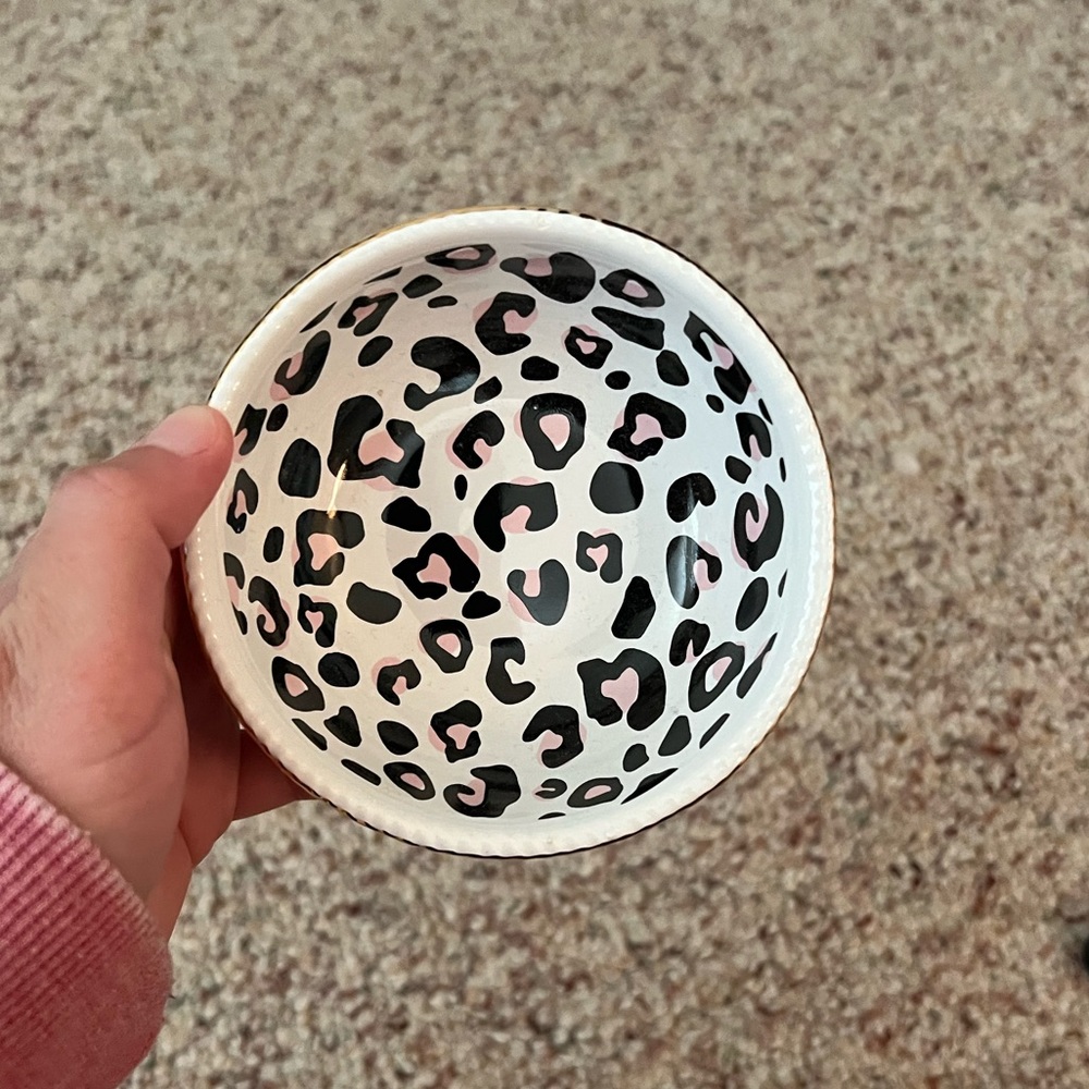 Leopard bowl